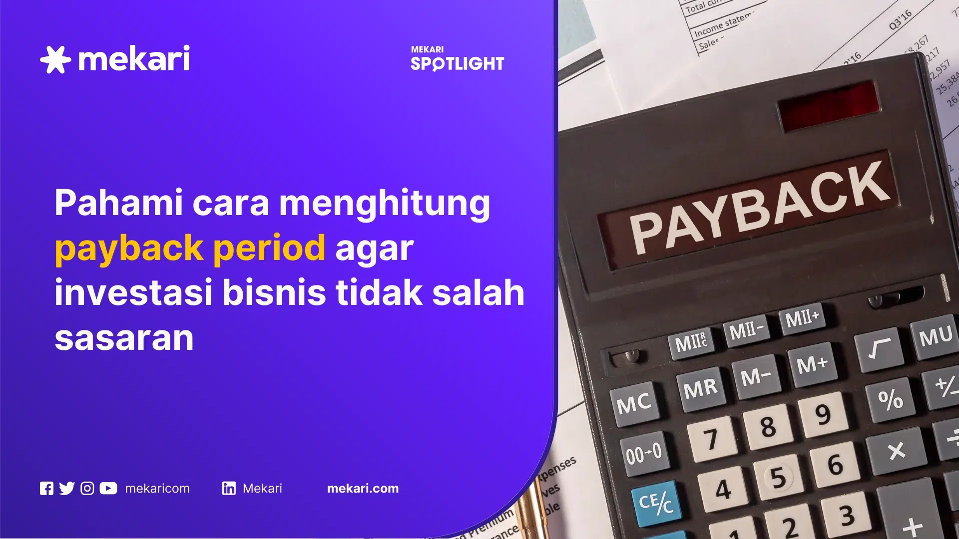 akuntan menghitung payback period dengan kalkulator dan peralatan yang ada diatas meja