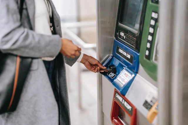 transfer uang antar bank melalui atm