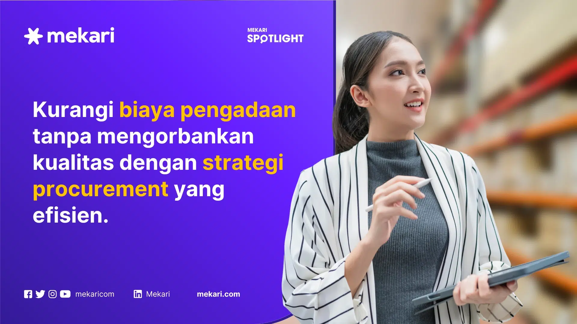 Seorang wanita sedang melakukan procurement atau pengadaan barang